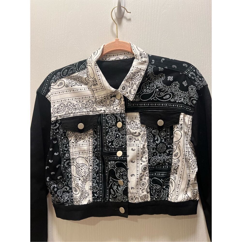 American Bazi Denim Paisley Bandana Graphic Print Jacket size S/M light denim - Picture 2 of 5